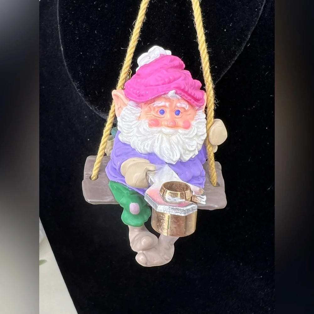 1987 Hallmark Keepsake Magic Lighted North Pole Power and Light Elf Orna…